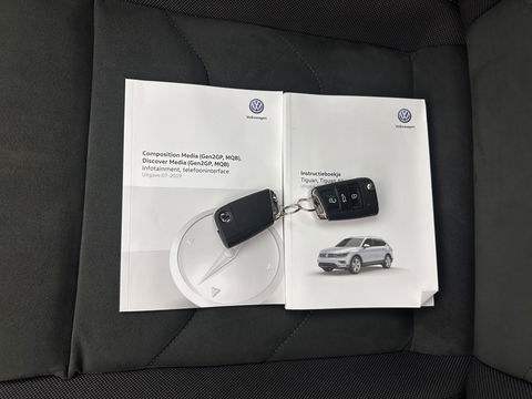Volkswagen Tiguan Allspace 1.5 TSI R-Line Highline Business [ 7-Pers. ] Aut. *PANO | ARTVELOURS | FULL-LED | DIGI-COCKPIT | KEYLESS | ADAPTIVE-CRUISE | CAMERA | SHIFTPADDLES | CARPLAY | DAB+ | HEATED-COMFORTSEATS | NAVI-FULLMAP | PRIVACYGLASS | 19''ALU*