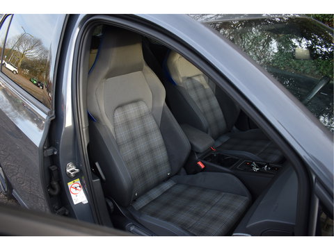 Volkswagen Golf 1.4 eHybrid GTE 245 pk | Keyless | Standkachel | Camera | Carplay | Stoelverwarming 4x | Stuurverwarming | Full LED IQ