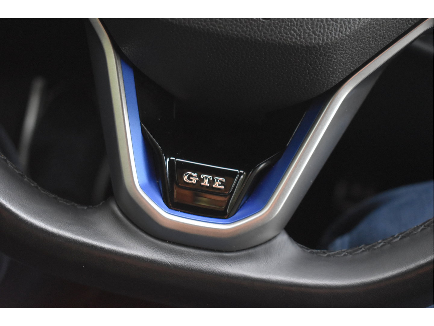 Volkswagen Golf 1.4 eHybrid GTE 245 pk | Keyless | Standkachel | Camera | Carplay | Stoelverwarming 4x | Stuurverwarming | Full LED IQ