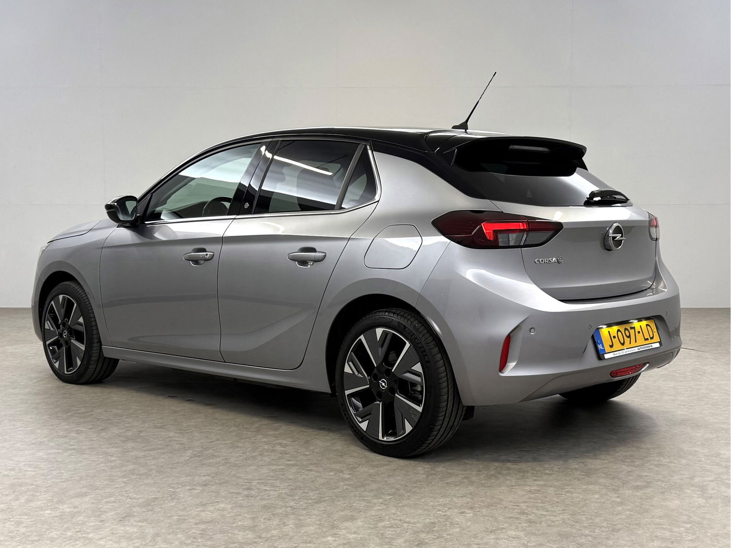 Opel CORSA-E Elegance 50 kWh | SOH 98% | Snelladen | Virtual | Carplay | Cruise | Stoel/Stuur verw. | Parkeersens. | NAP