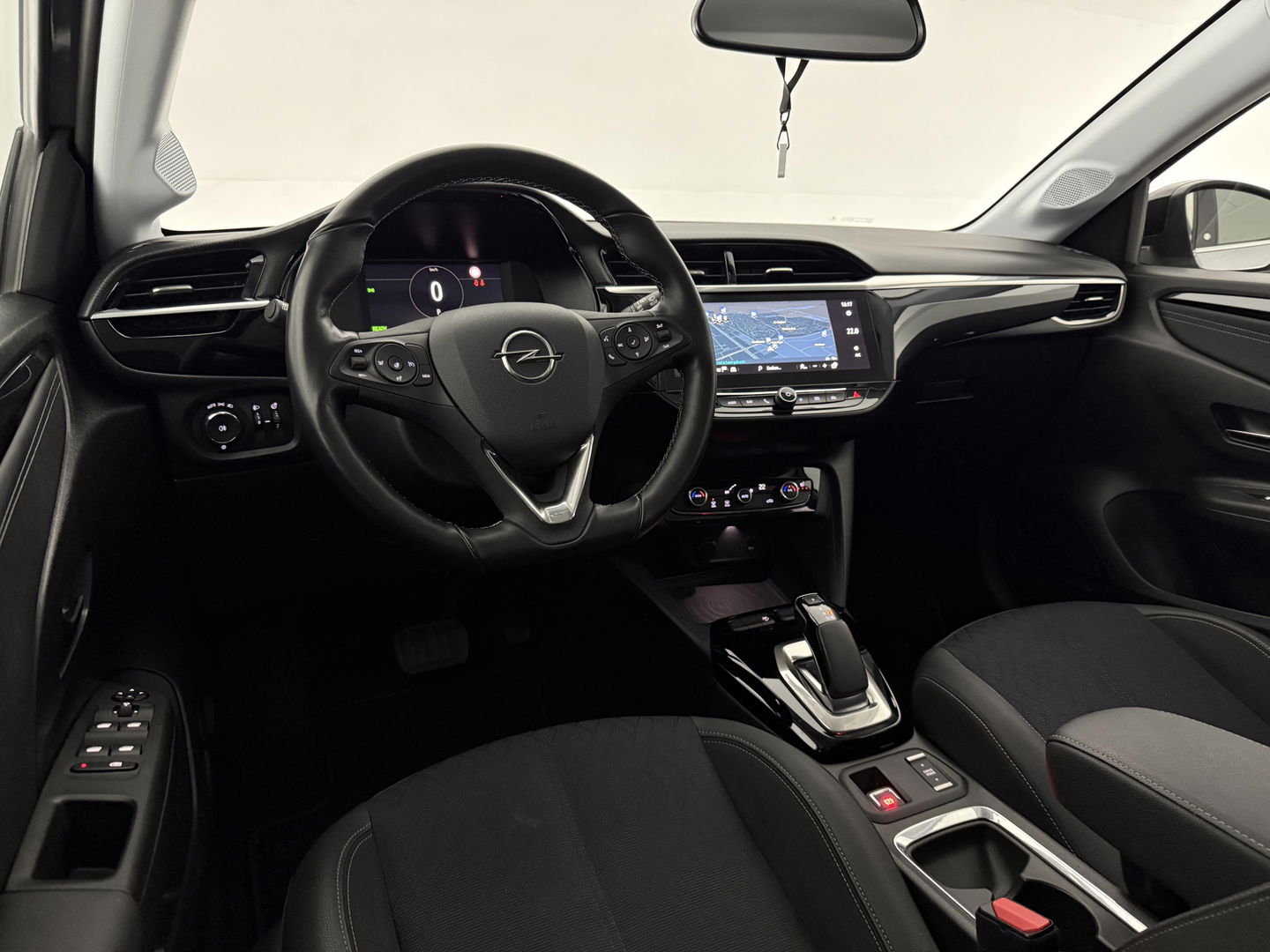 Opel CORSA-E Elegance 50 kWh | SOH 98% | Snelladen | Virtual | Carplay | Cruise | Stoel/Stuur verw. | Parkeersens. | NAP