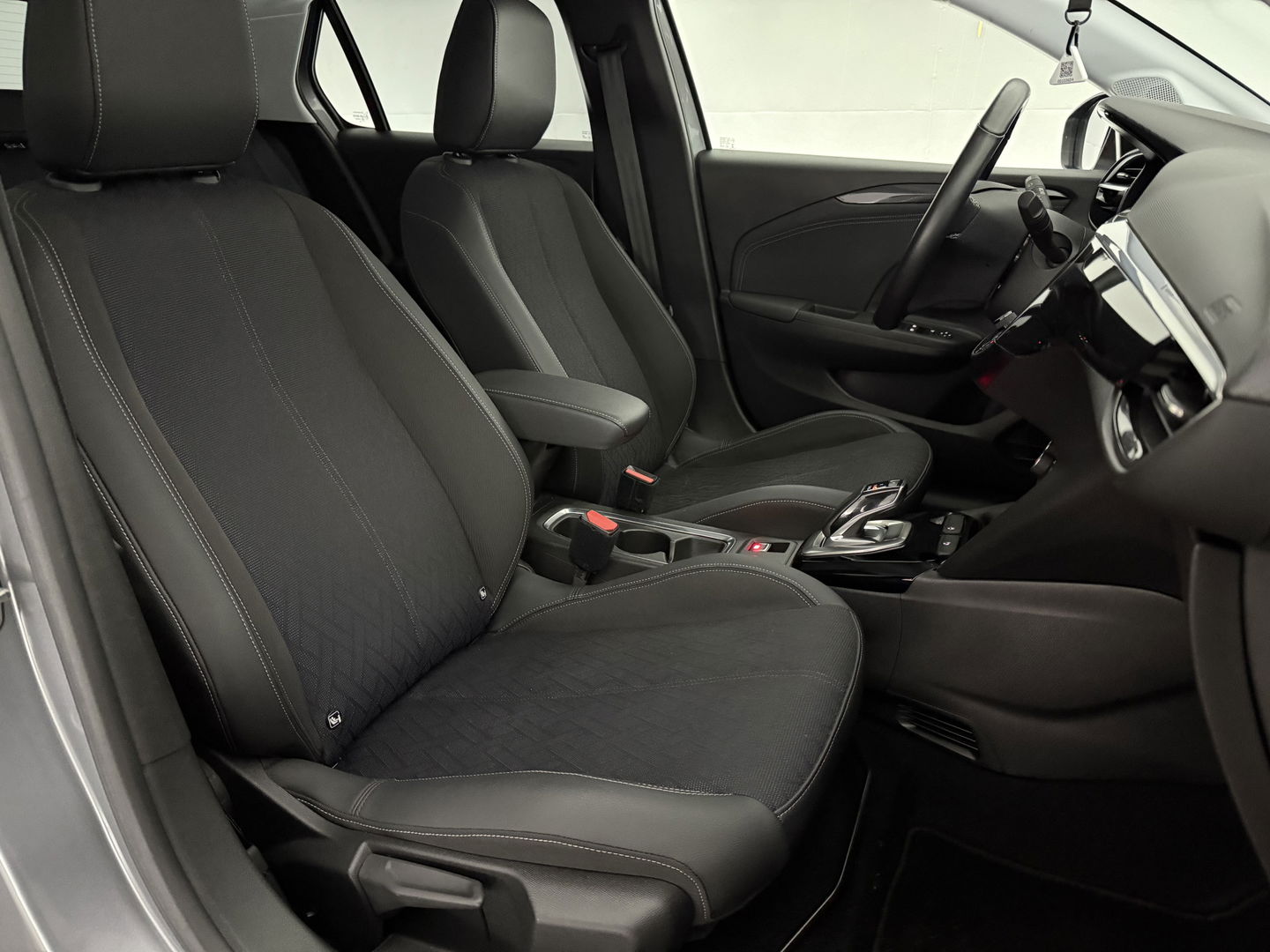 Opel CORSA-E Elegance 50 kWh | SOH 98% | Snelladen | Virtual | Carplay | Cruise | Stoel/Stuur verw. | Parkeersens. | NAP