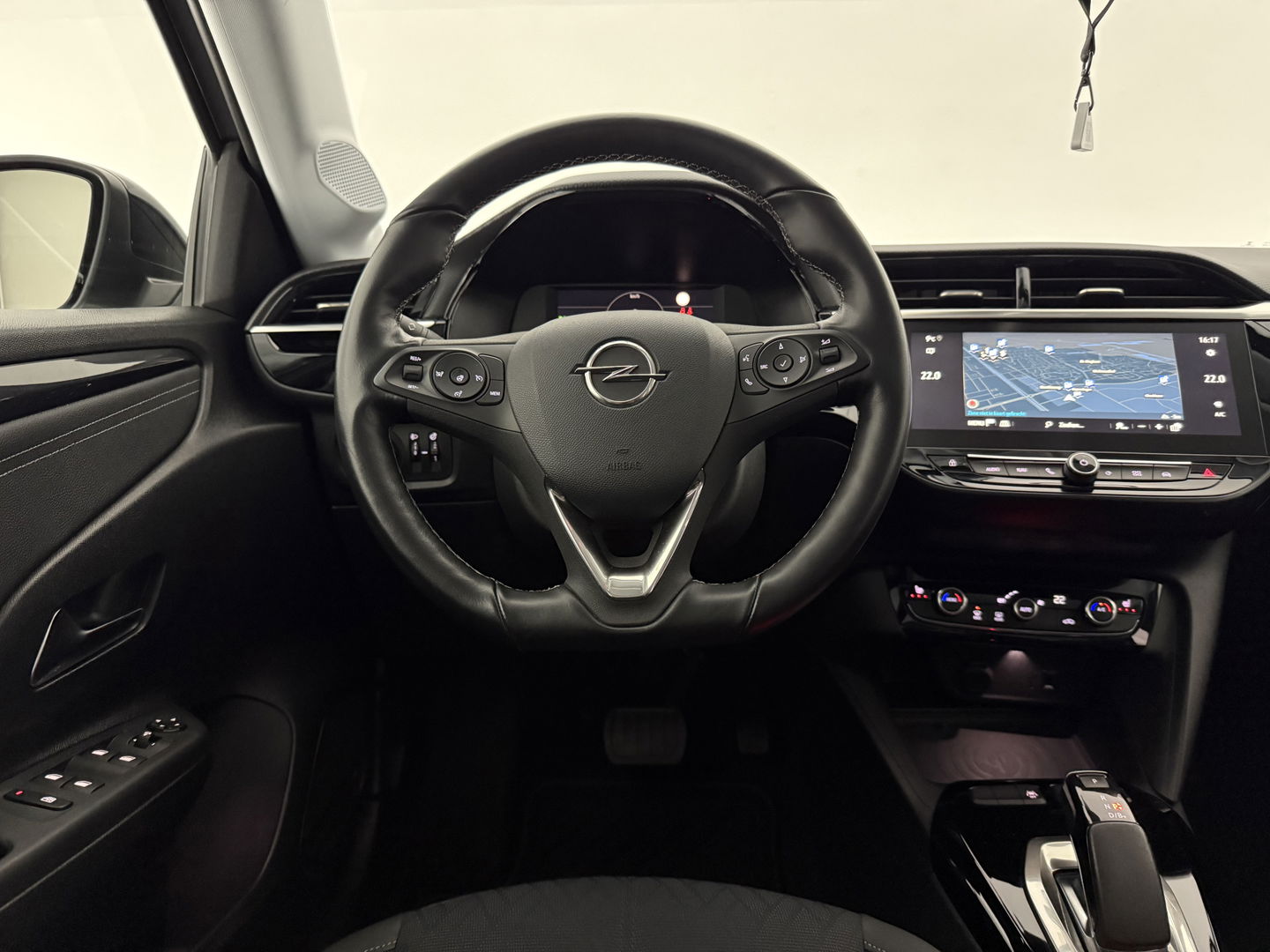 Opel CORSA-E Elegance 50 kWh | SOH 98% | Snelladen | Virtual | Carplay | Cruise | Stoel/Stuur verw. | Parkeersens. | NAP