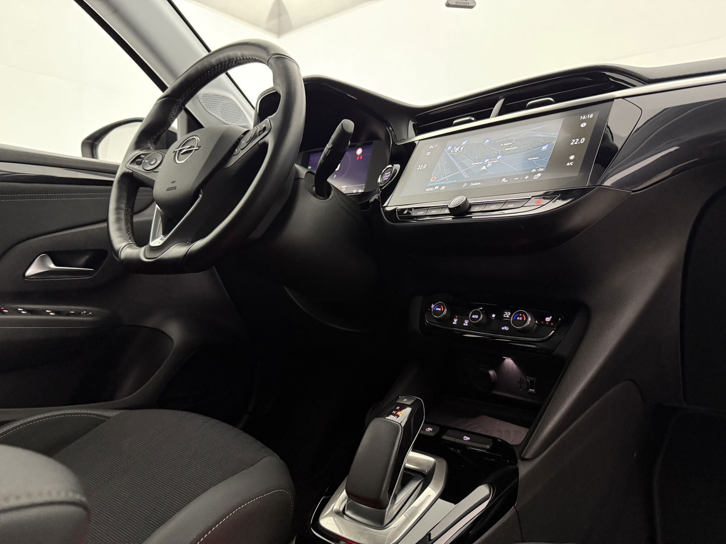 Opel CORSA-E Elegance 50 kWh | SOH 98% | Snelladen | Virtual | Carplay | Cruise | Stoel/Stuur verw. | Parkeersens. | NAP