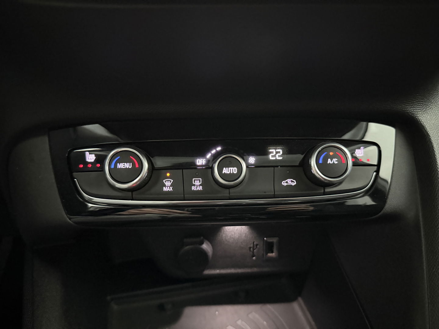 Opel CORSA-E Elegance 50 kWh | SOH 98% | Snelladen | Virtual | Carplay | Cruise | Stoel/Stuur verw. | Parkeersens. | NAP