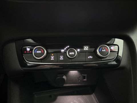 Opel CORSA-E Elegance 50 kWh | SOH 98% | Snelladen | Virtual | Carplay | Cruise | Stoel/Stuur verw. | Parkeersens. | NAP