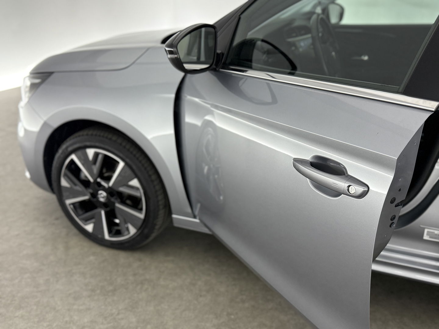 Opel CORSA-E Elegance 50 kWh | SOH 98% | Snelladen | Virtual | Carplay | Cruise | Stoel/Stuur verw. | Parkeersens. | NAP