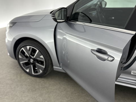 Opel CORSA-E Elegance 50 kWh | SOH 98% | Snelladen | Virtual | Carplay | Cruise | Stoel/Stuur verw. | Parkeersens. | NAP