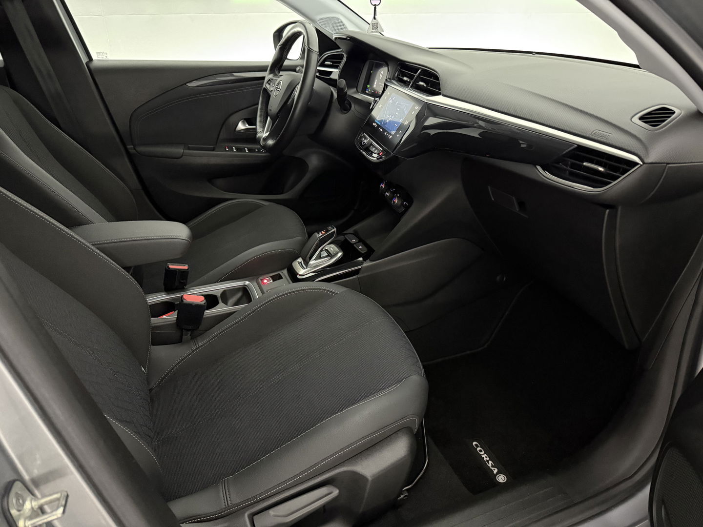 Opel CORSA-E Elegance 50 kWh | SOH 98% | Snelladen | Virtual | Carplay | Cruise | Stoel/Stuur verw. | Parkeersens. | NAP