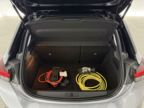 Opel CORSA-E Elegance 50 kWh | SOH 98% | Snelladen | Virtual | Carplay | Cruise | Stoel/Stuur verw. | Parkeersens. | NAP