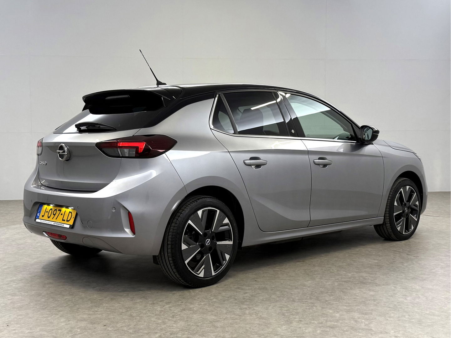 Opel CORSA-E Elegance 50 kWh | SOH 98% | Snelladen | Virtual | Carplay | Cruise | Stoel/Stuur verw. | Parkeersens. | NAP