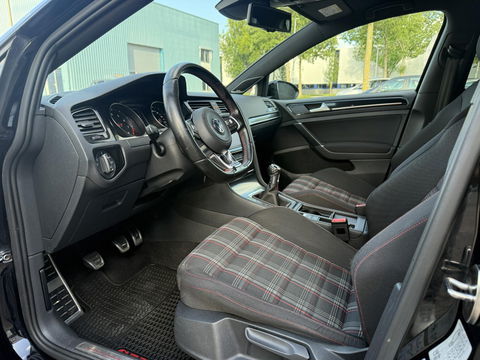 Volkswagen Golf 2.0 TSI GTI