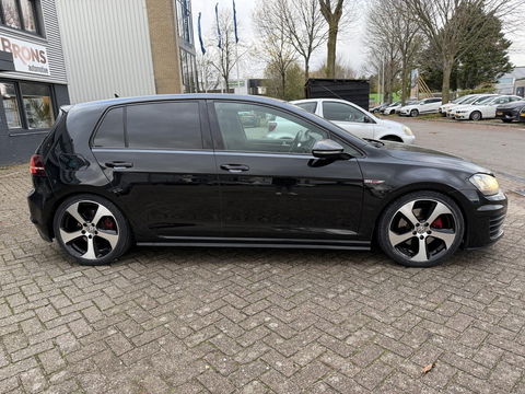 Volkswagen Golf 2.0 TSI GTI