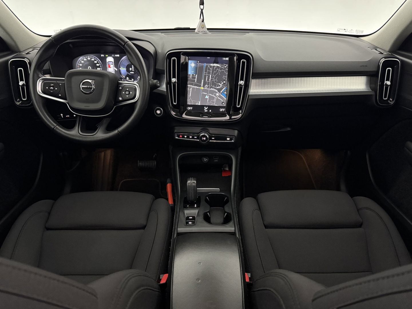 Volvo XC40 1.5 T4 Recharge R-Design | SOH 89% | Pano | Virtual | Adap.Cruise | Carplay | Trekh. | Parkeersens. | NAP