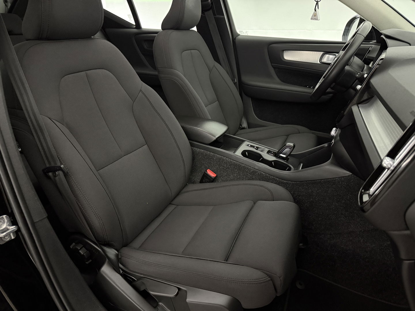 Volvo XC40 1.5 T4 Recharge R-Design | SOH 89% | Pano | Virtual | Adap.Cruise | Carplay | Trekh. | Parkeersens. | NAP