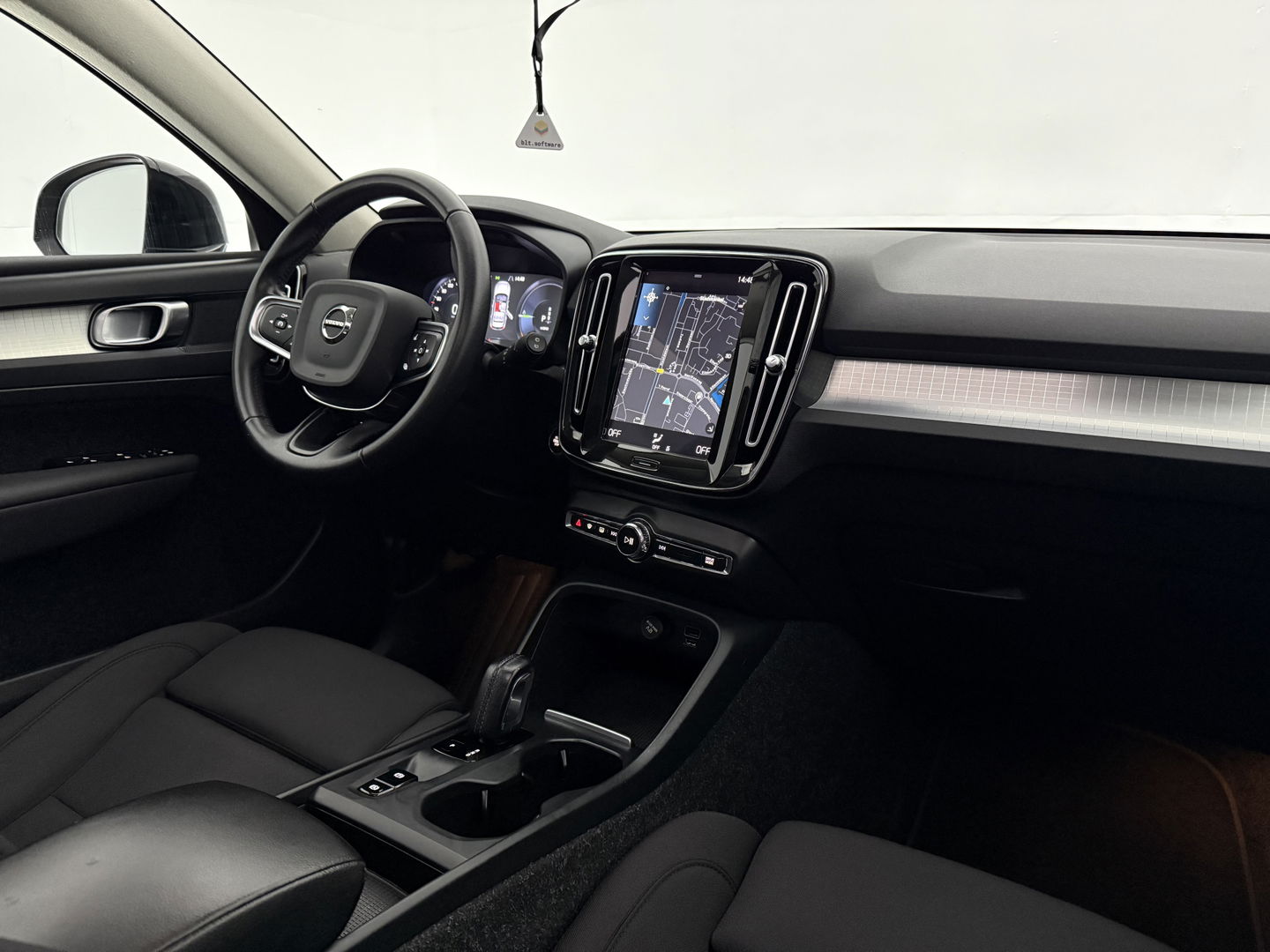 Volvo XC40 1.5 T4 Recharge R-Design | SOH 89% | Pano | Virtual | Adap.Cruise | Carplay | Trekh. | Parkeersens. | NAP