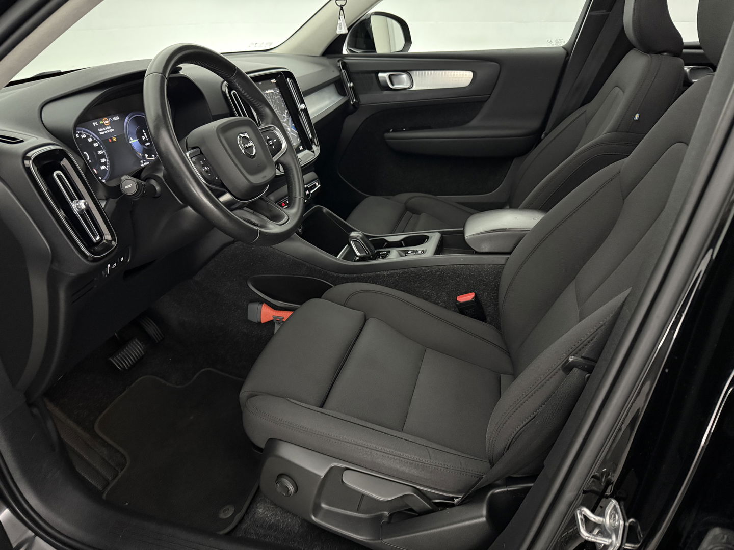 Volvo XC40 1.5 T4 Recharge R-Design | SOH 89% | Pano | Virtual | Adap.Cruise | Carplay | Trekh. | Parkeersens. | NAP