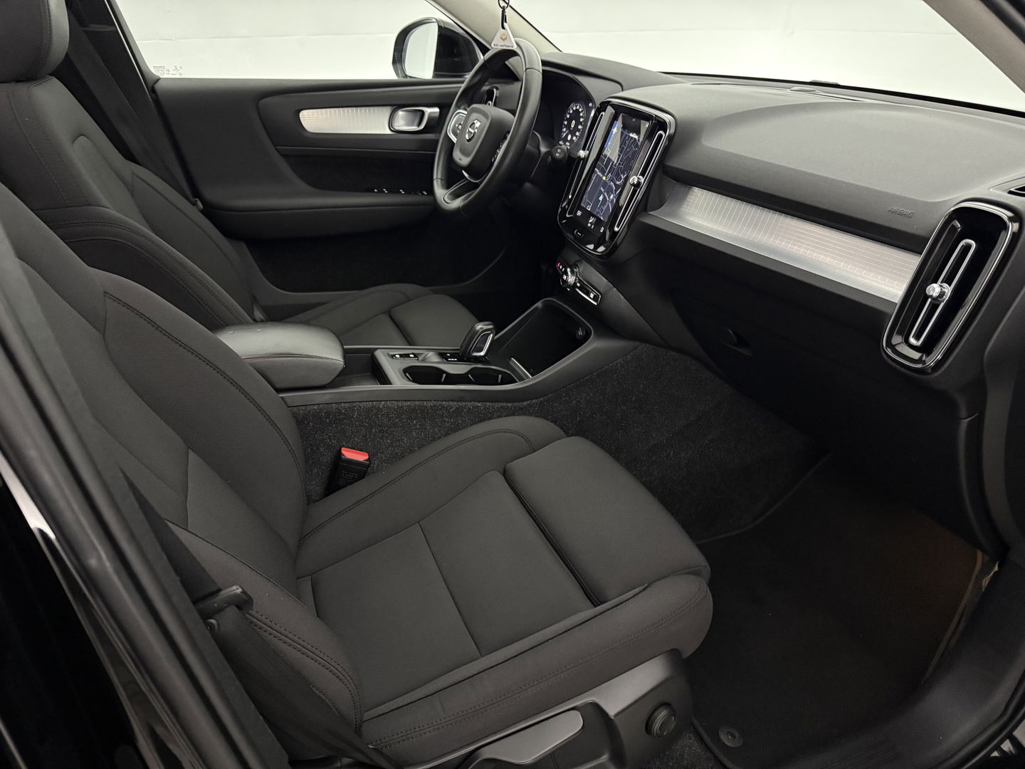 Volvo XC40 1.5 T4 Recharge R-Design | SOH 89% | Pano | Virtual | Adap.Cruise | Carplay | Trekh. | Parkeersens. | NAP