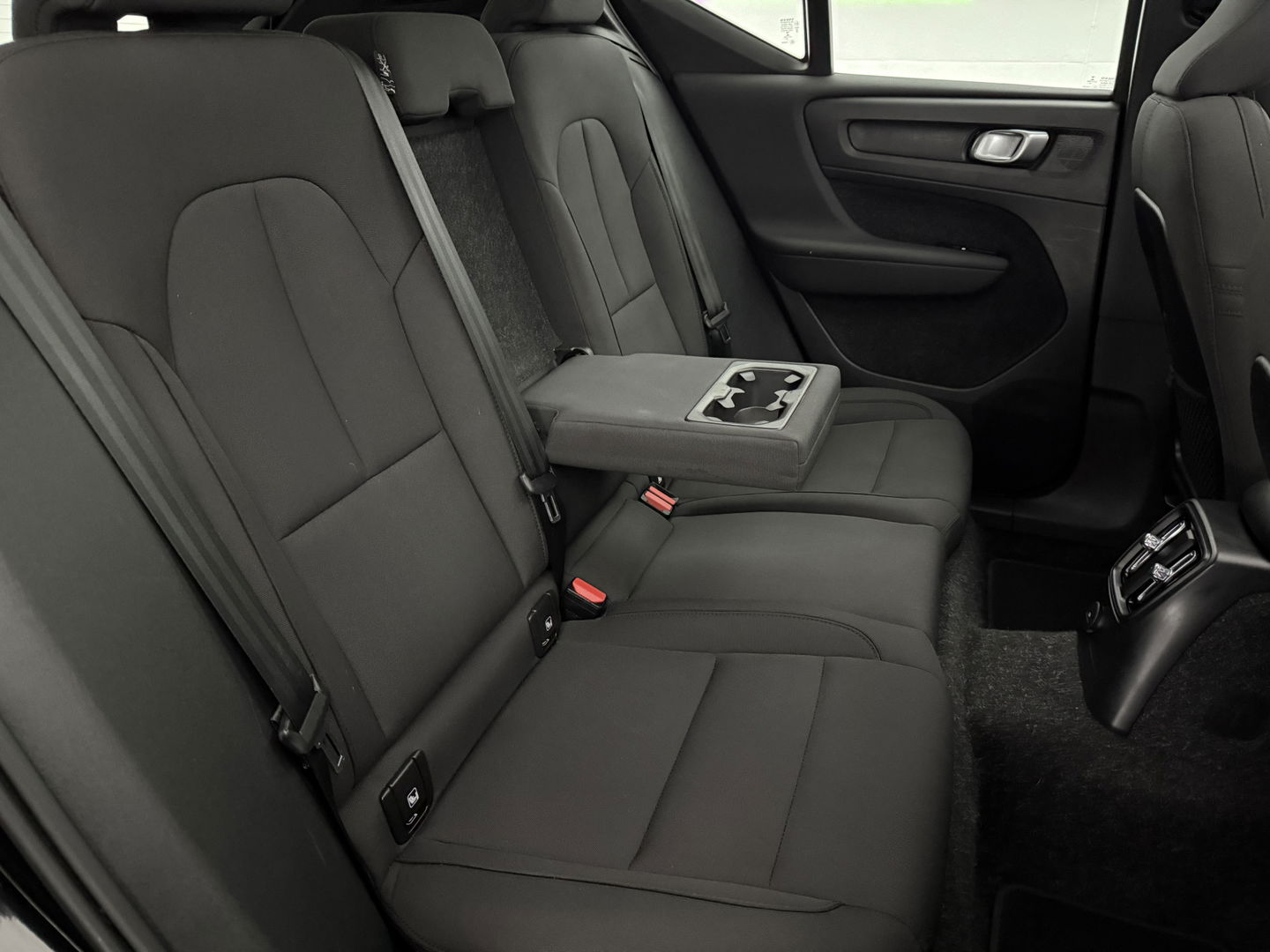 Volvo XC40 1.5 T4 Recharge R-Design | SOH 89% | Pano | Virtual | Adap.Cruise | Carplay | Trekh. | Parkeersens. | NAP