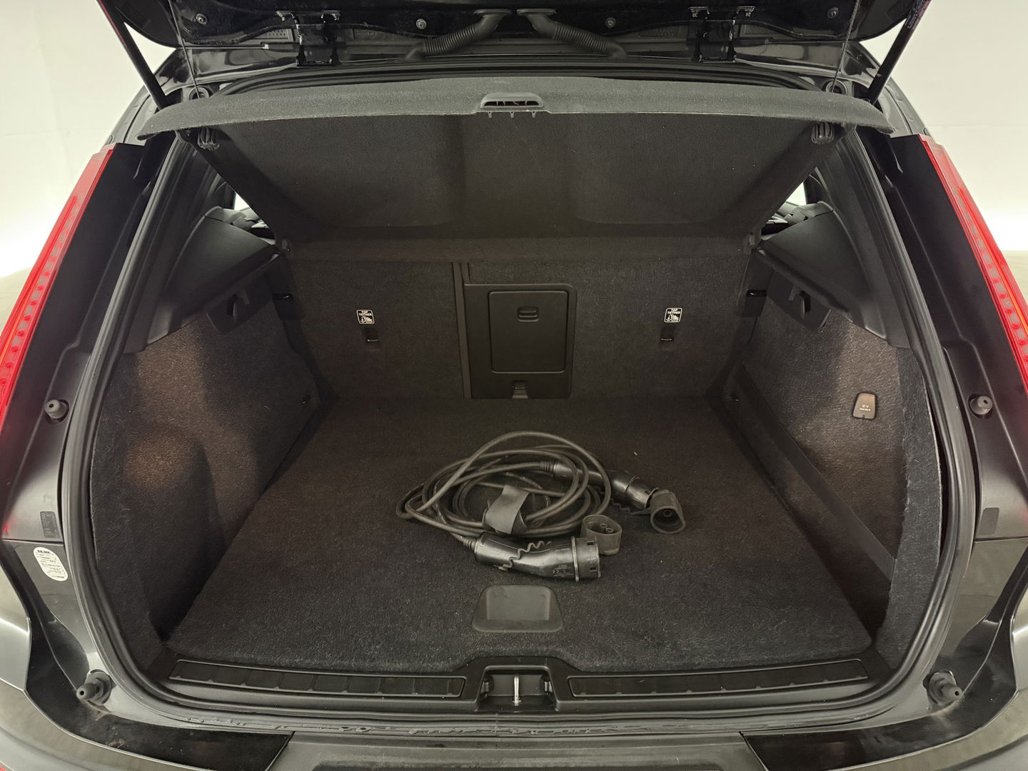 Volvo XC40 1.5 T4 Recharge R-Design | SOH 89% | Pano | Virtual | Adap.Cruise | Carplay | Trekh. | Parkeersens. | NAP