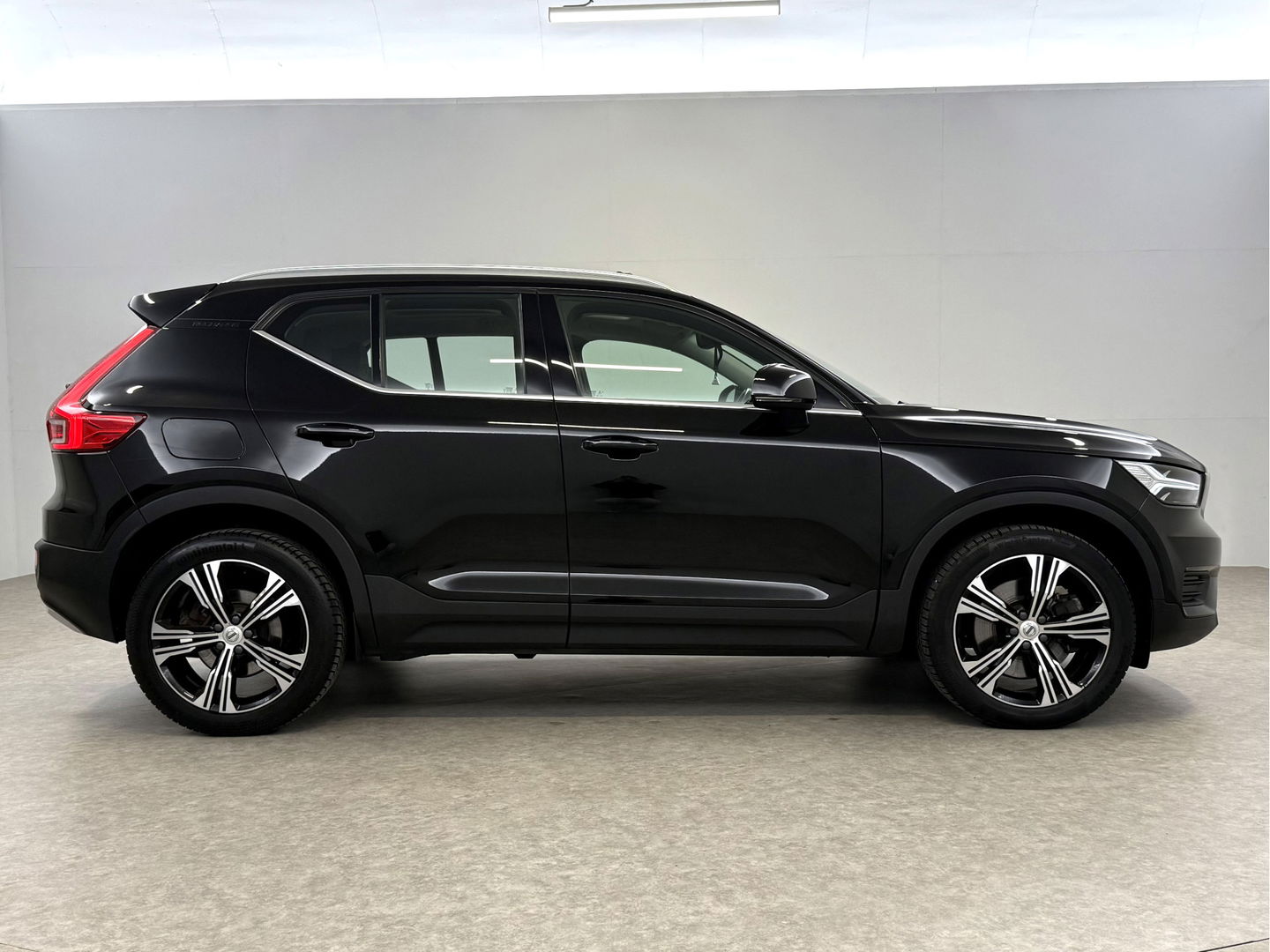 Volvo XC40 1.5 T4 Recharge R-Design | SOH 89% | Pano | Virtual | Adap.Cruise | Carplay | Trekh. | Parkeersens. | NAP