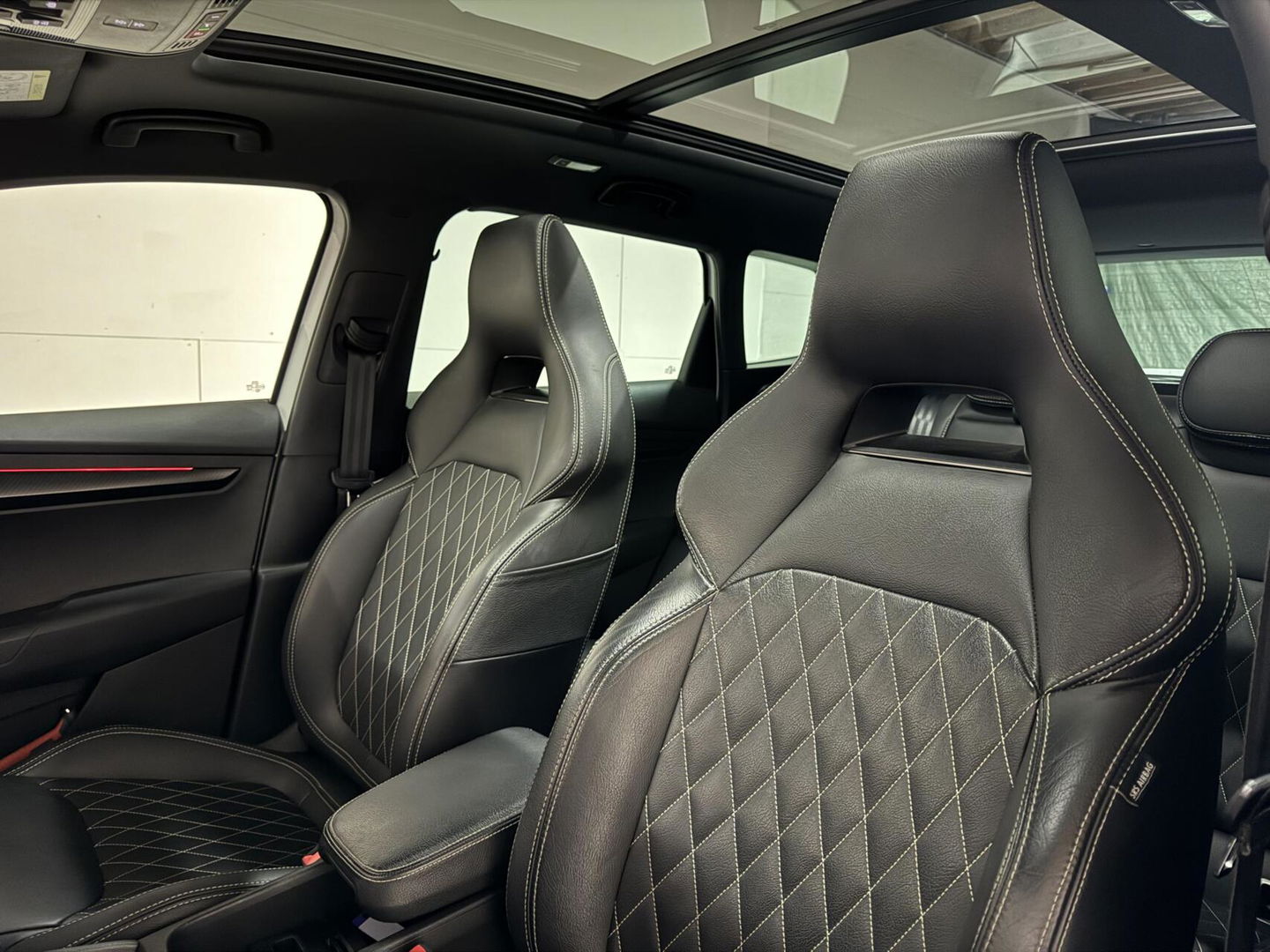 Škoda Karoq 1.5 TSI Sportline Pano Leer Carton Virtual Sfeer Trekh.