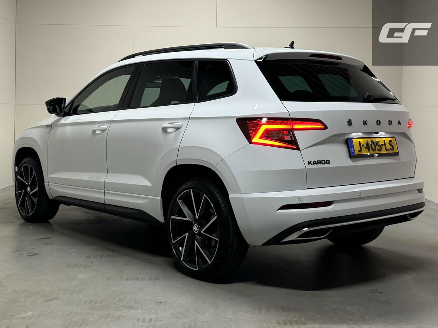 Škoda Karoq 1.5 TSI Sportline Pano Leer Carton Virtual Sfeer Trekh.