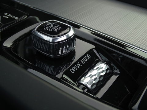 Volvo XC60 T8 400PK AWD / R-Design / 360° / panoramadak / *NAP*