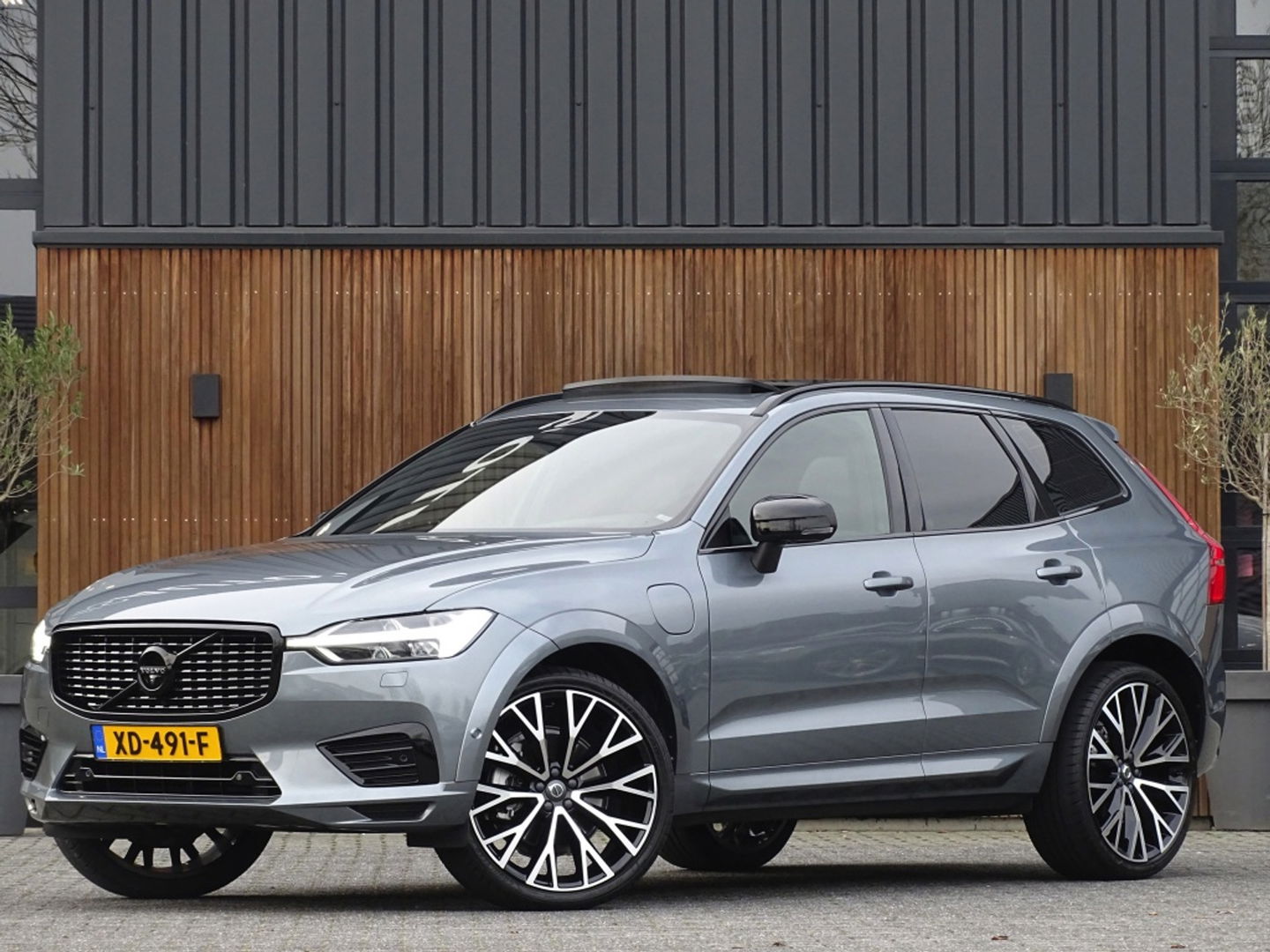 Volvo XC60 T8 400PK AWD / R-Design / 360° / panoramadak / *NAP*