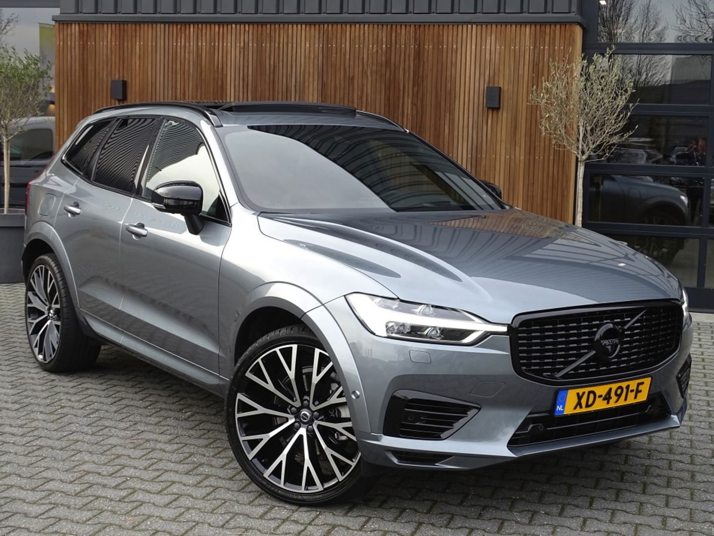 Volvo XC60 T8 400PK AWD / R-Design / 360° / panoramadak / *NAP*