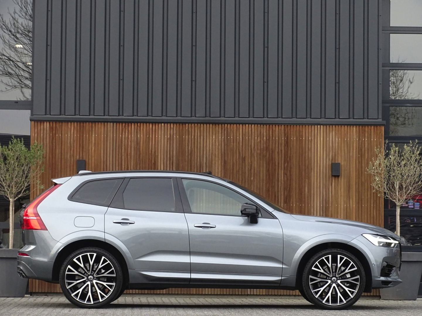 Volvo XC60 T8 400PK AWD / R-Design / 360° / panoramadak / *NAP*