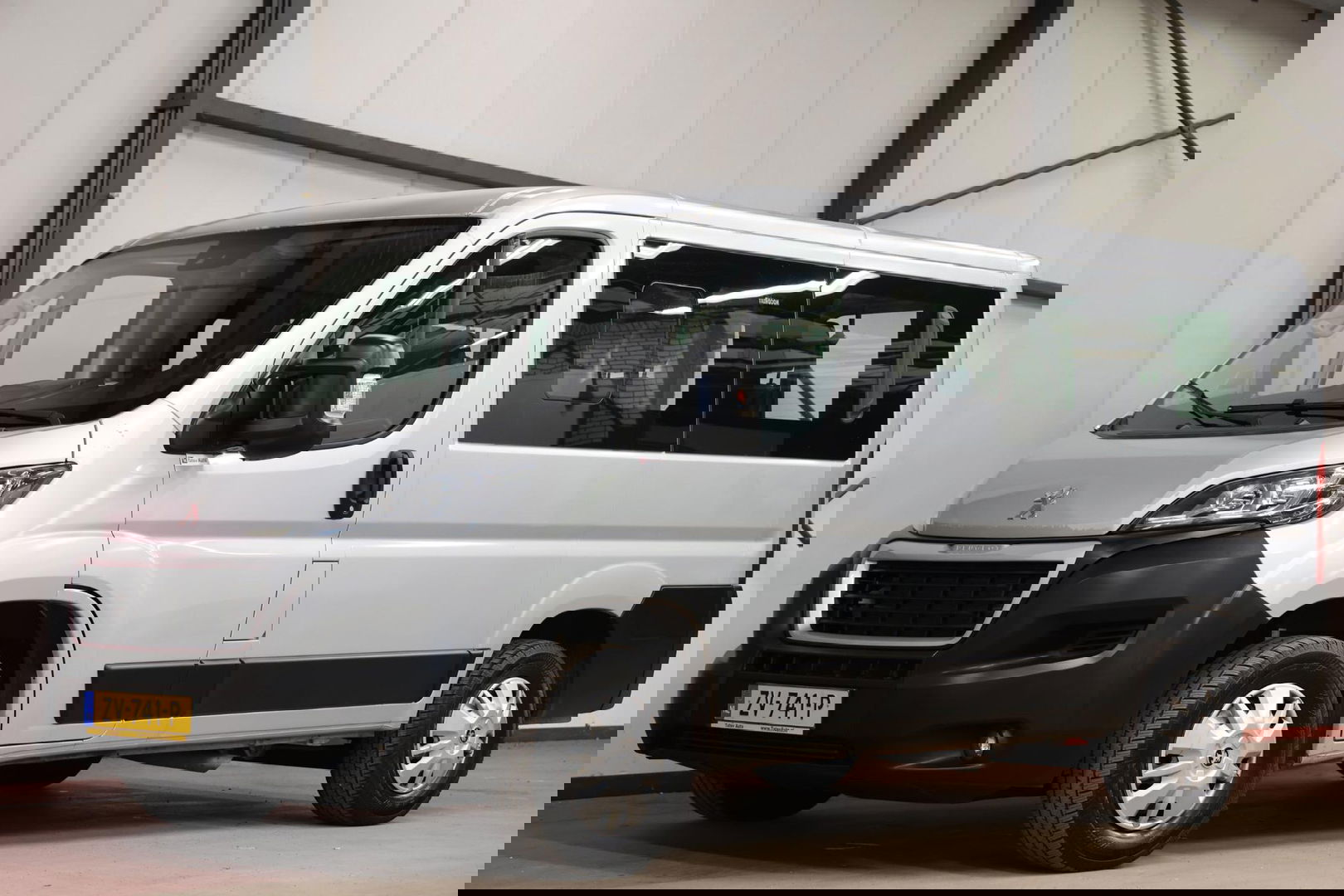 Peugeot Boxer 2.2 BlueHDI 9 Persoons Personenvervoer