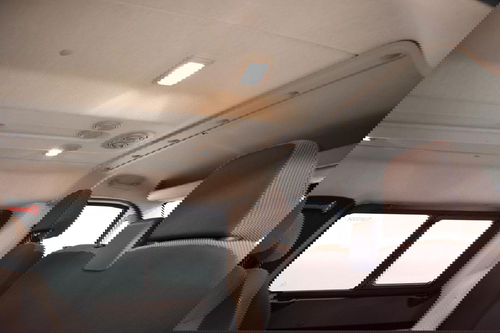 Peugeot Boxer 2.2 BlueHDI 9 Persoons Personenvervoer