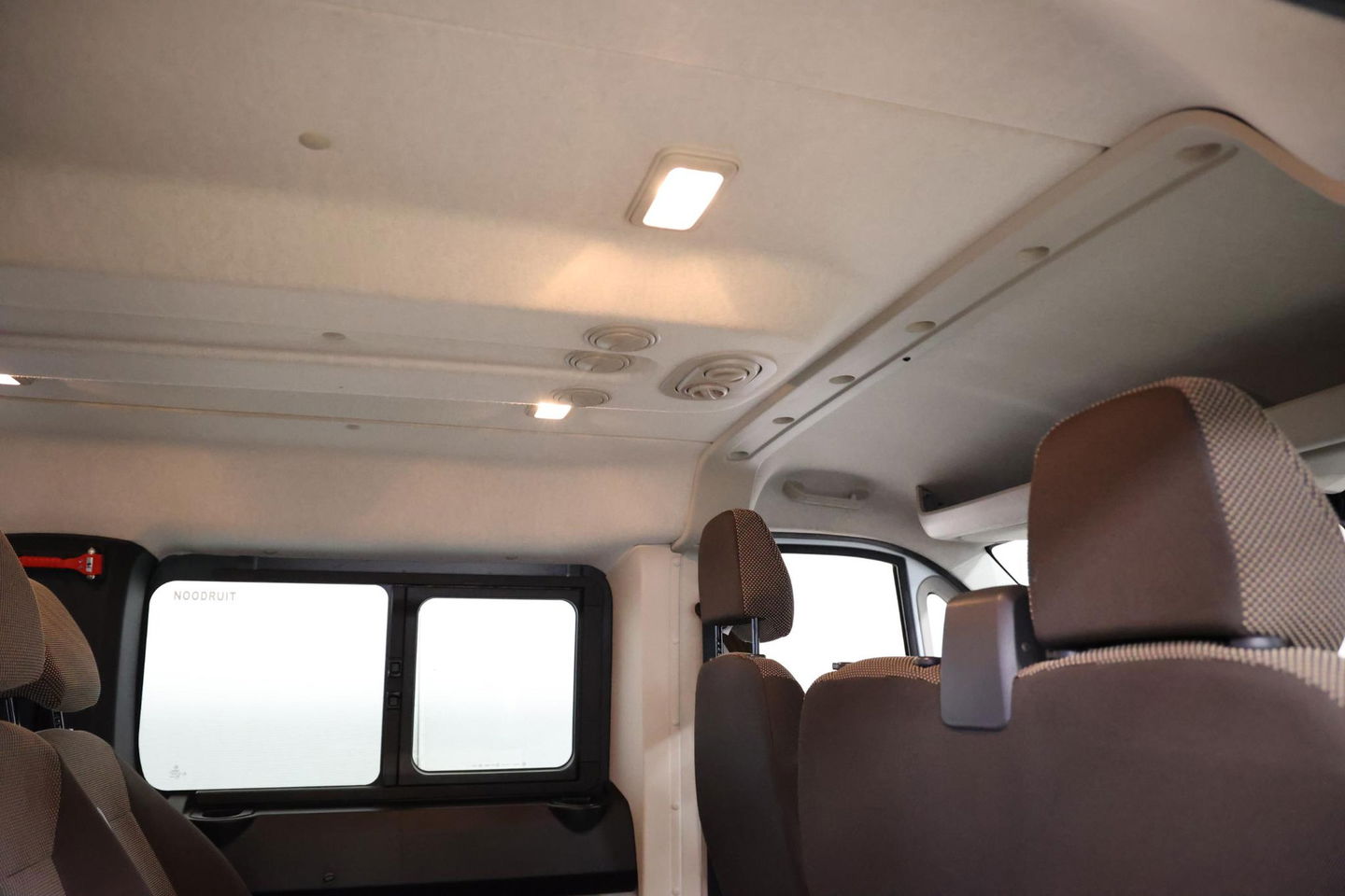 Peugeot Boxer 2.2 BlueHDI 9 Persoons Personenvervoer