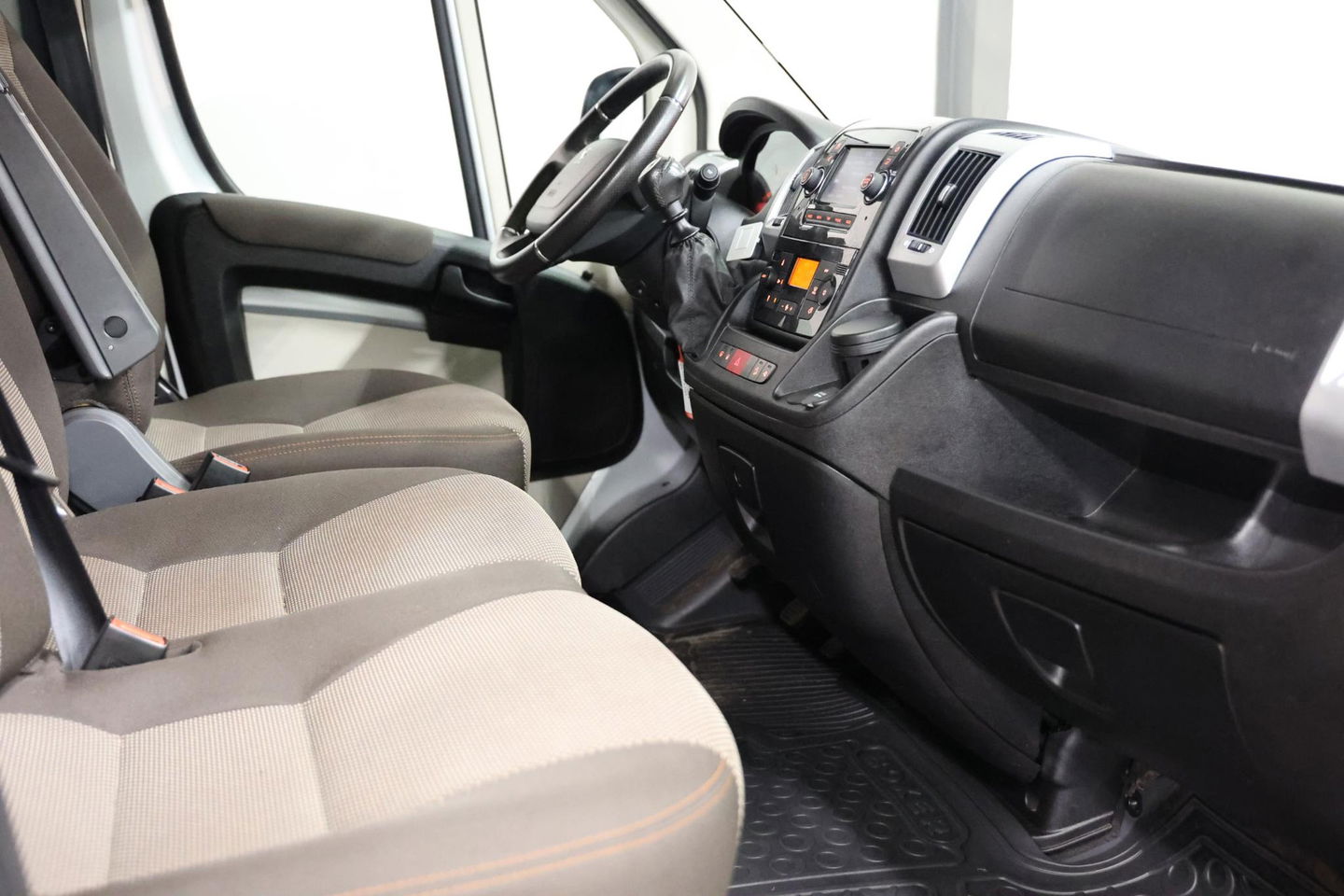 Peugeot Boxer 2.2 BlueHDI 9 Persoons Personenvervoer