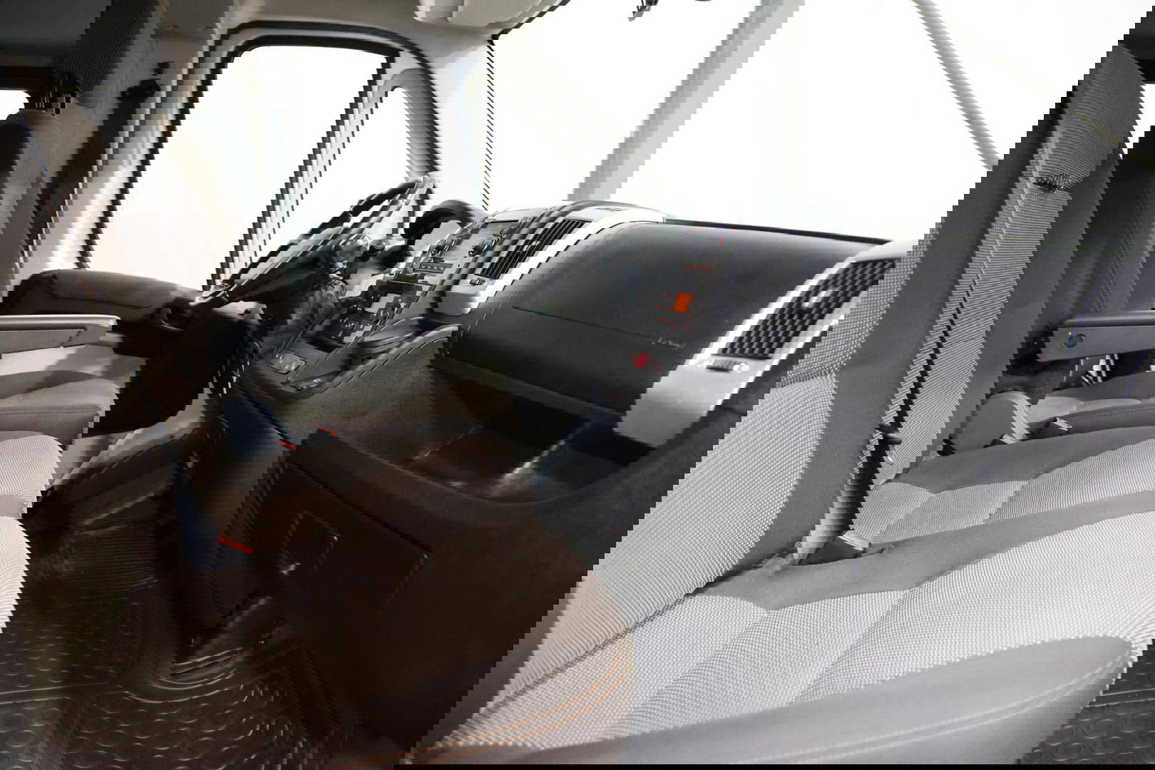 Peugeot Boxer 2.2 BlueHDI 9 Persoons Personenvervoer