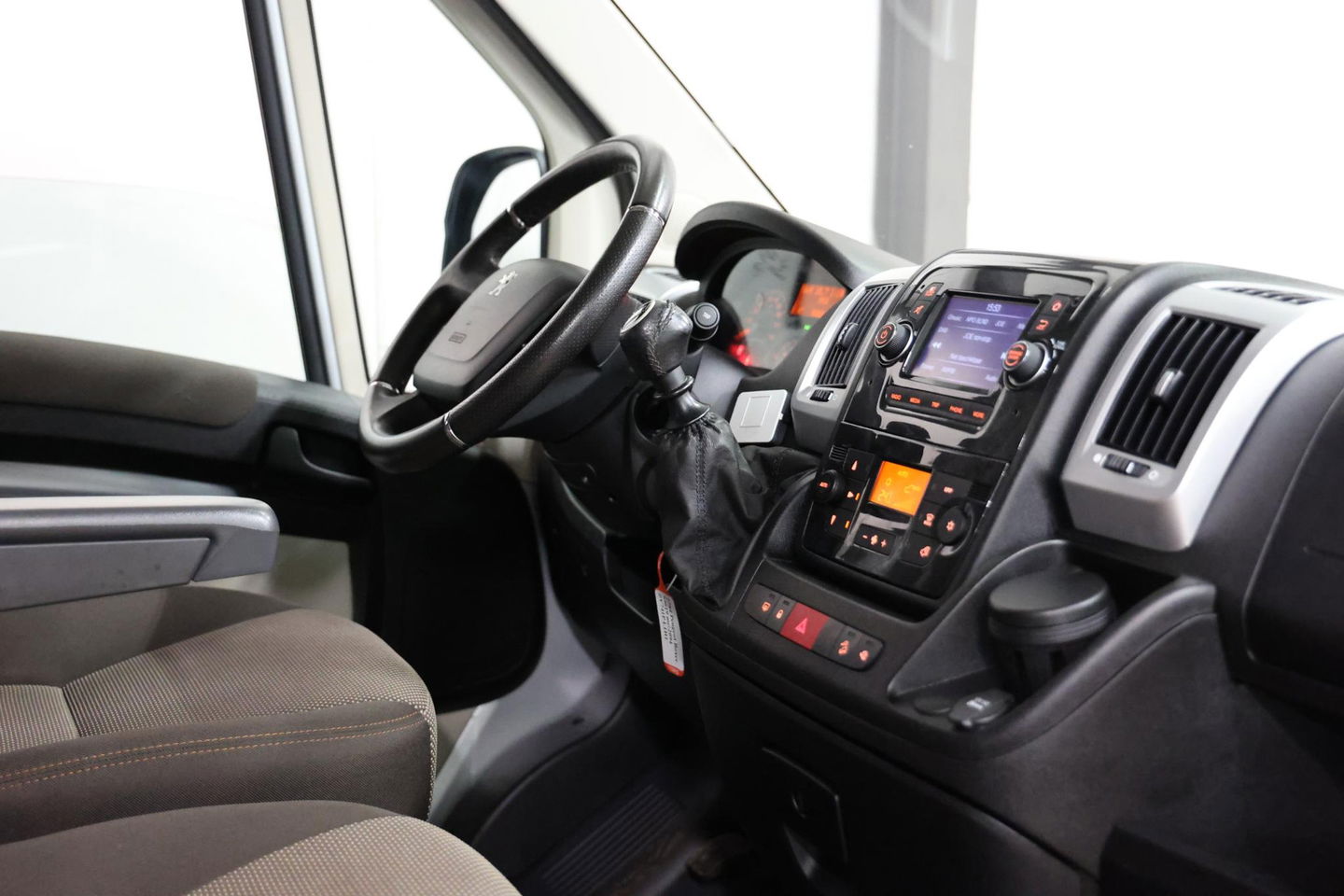 Peugeot Boxer 2.2 BlueHDI 9 Persoons Personenvervoer