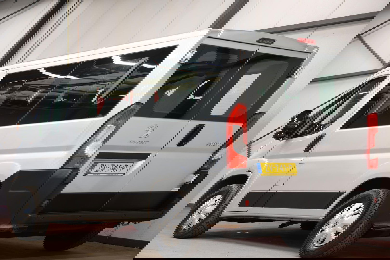 Peugeot Boxer 2.2 BlueHDI 9 Persoons Personenvervoer