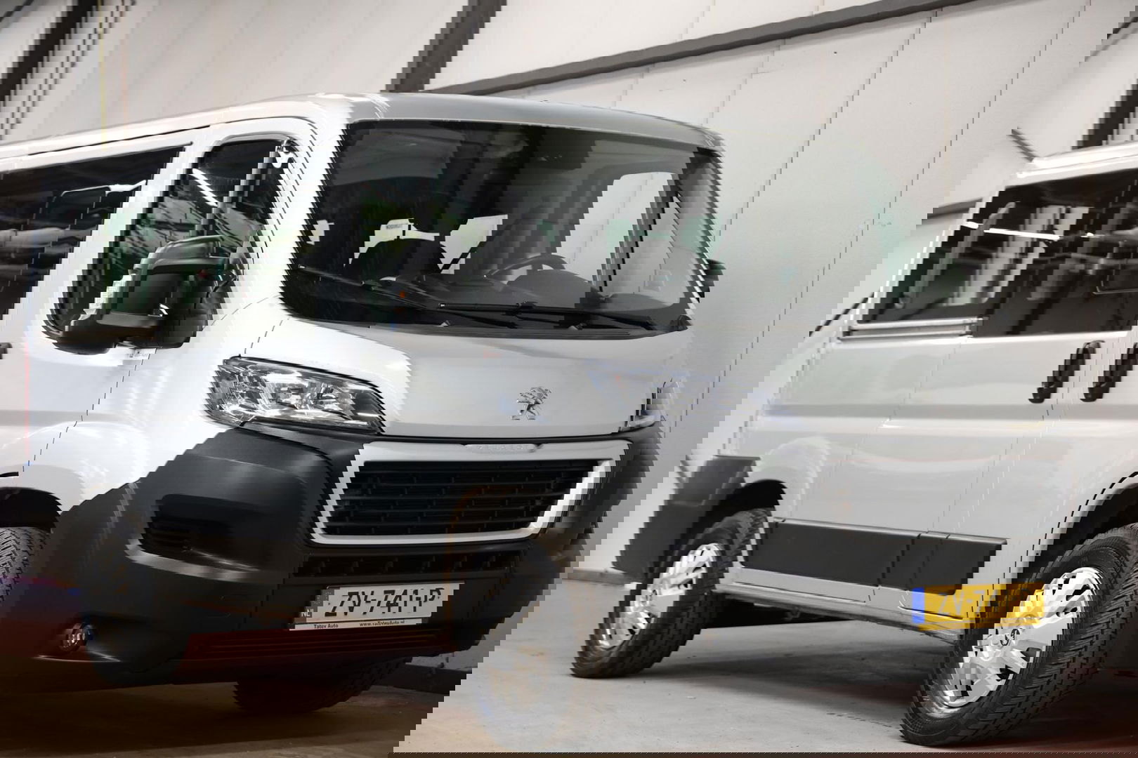 Peugeot Boxer 2.2 BlueHDI 9 Persoons Personenvervoer