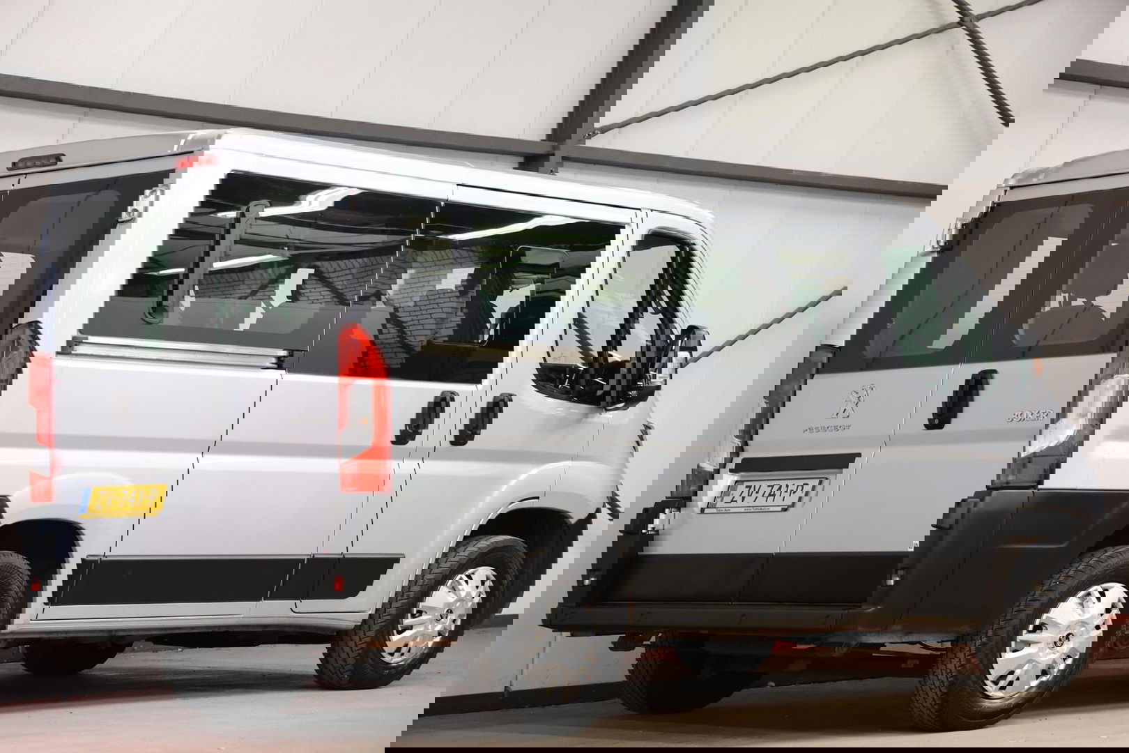 Peugeot Boxer 2.2 BlueHDI 9 Persoons Personenvervoer