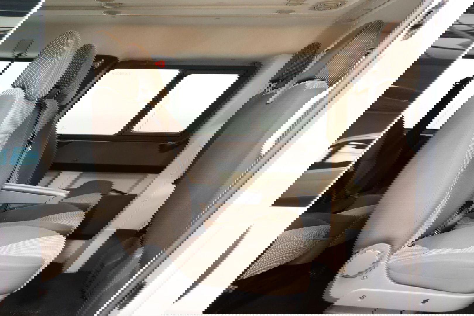 Peugeot Boxer 2.2 BlueHDI 9 Persoons Personenvervoer