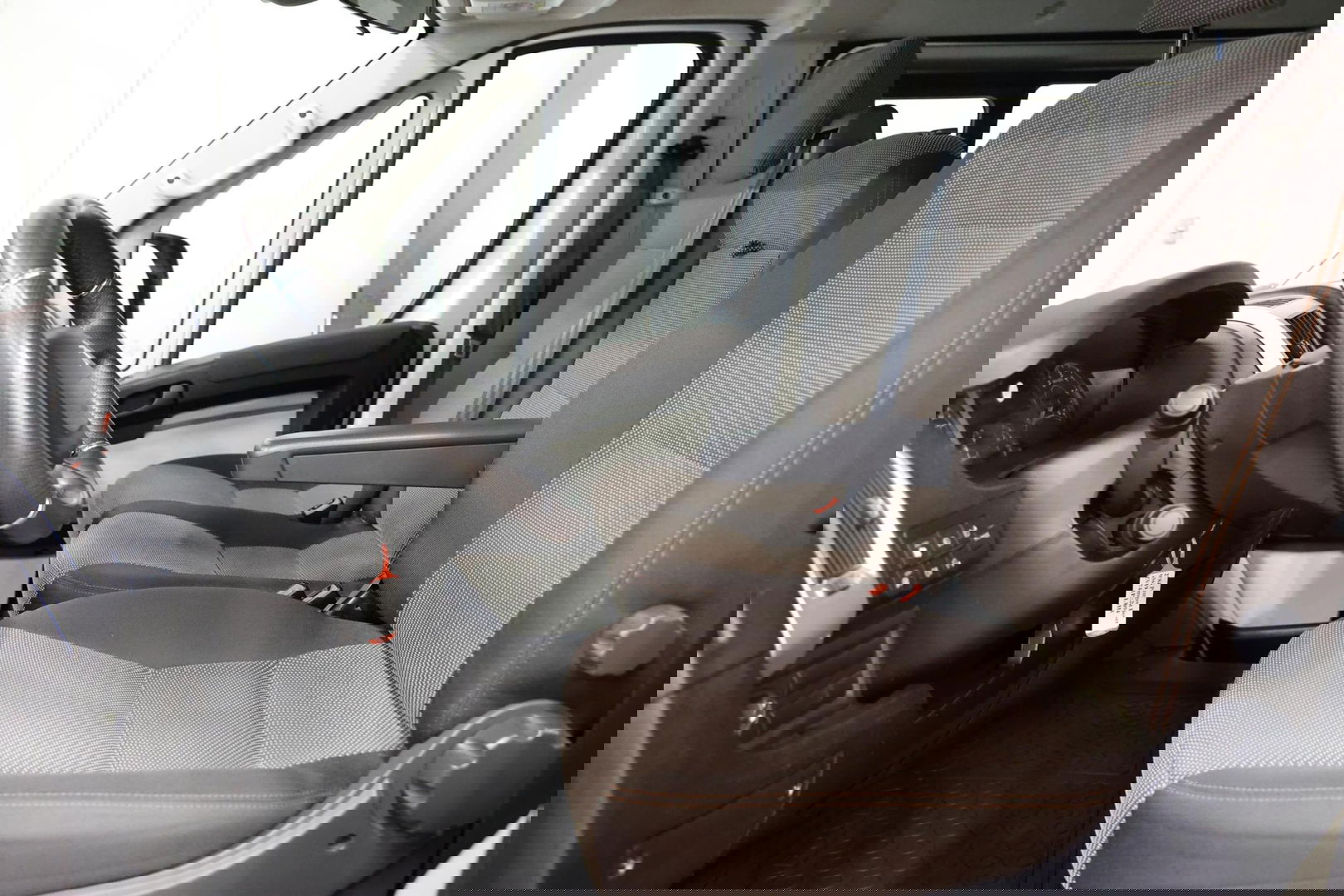 Peugeot Boxer 2.2 BlueHDI 9 Persoons Personenvervoer