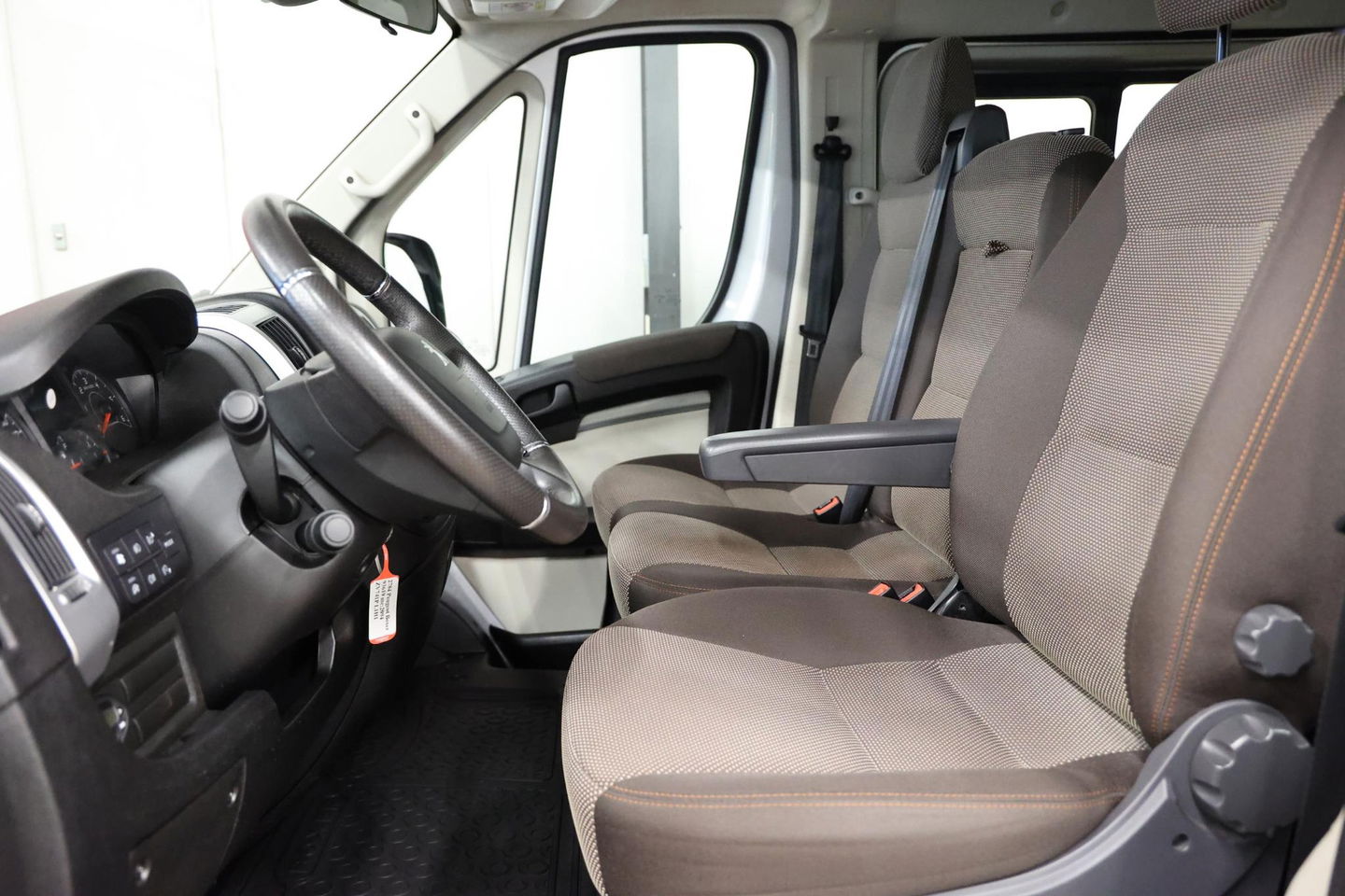 Peugeot Boxer 2.2 BlueHDI 9 Persoons Personenvervoer