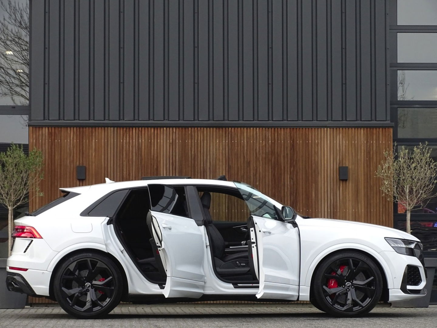 Audi Q8 4.0 TFSI V8T 601PK RS Q8 q. / carbon / ceramic brakes / B&O