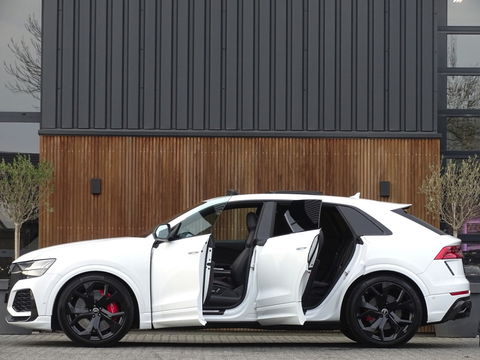 Audi Q8 4.0 TFSI V8T 601PK RS Q8 q. / carbon / ceramic brakes / B&O