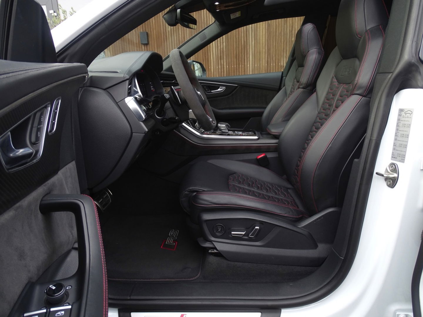 Audi Q8 4.0 TFSI V8T 601PK RS Q8 q. / carbon / ceramic brakes / B&O