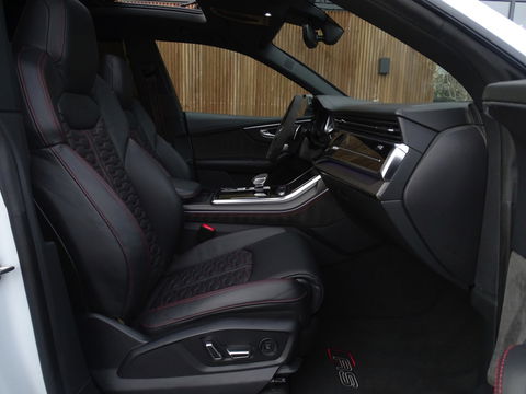 Audi Q8 4.0 TFSI V8T 601PK RS Q8 q. / carbon / ceramic brakes / B&O