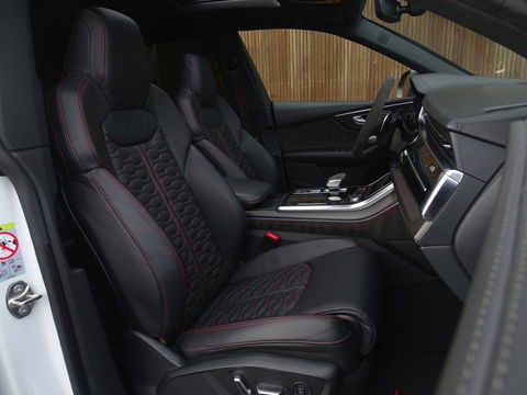 Audi Q8 4.0 TFSI V8T 601PK RS Q8 q. / carbon / ceramic brakes / B&O