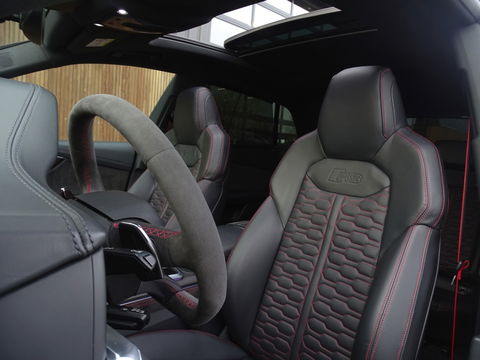 Audi Q8 4.0 TFSI V8T 601PK RS Q8 q. / carbon / ceramic brakes / B&O