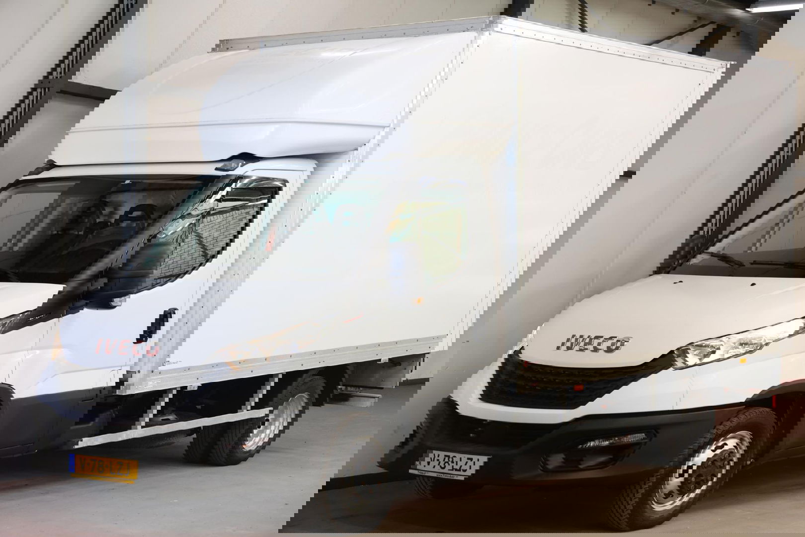 Iveco Daily 35C16 3.0 BAKWAGEN MET ZIJDEUR EN LAADKLEP